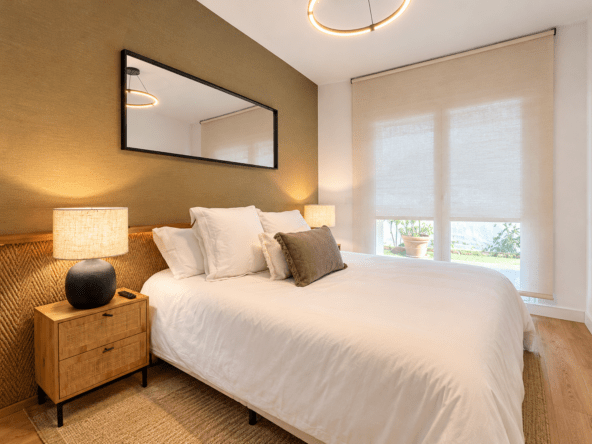 Dormitorio escandinavo cálido y acogedor