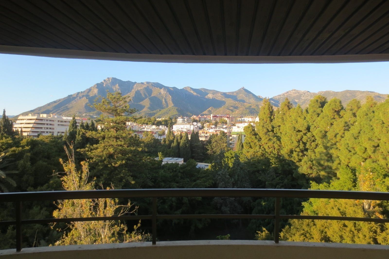 beachfront-apartment-for-sale-marbella-golden-mile