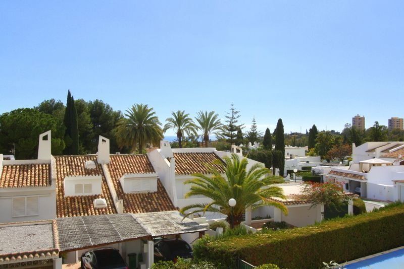 Semidetached house for sale in aloha golf