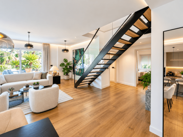 Interiores modernos con escalera flotante