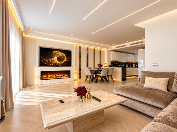 Salón lujoso con cocina y sofá FENDI