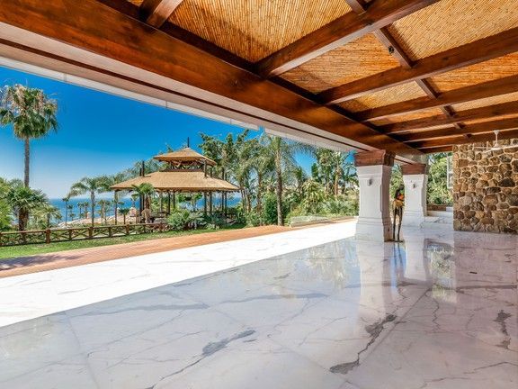 espectacular-villa-en-sierra-blanca (15)