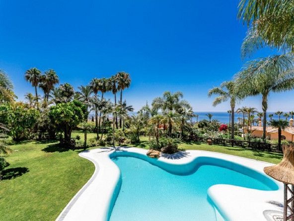 espectacular-villa-en-sierra-blanca (2)