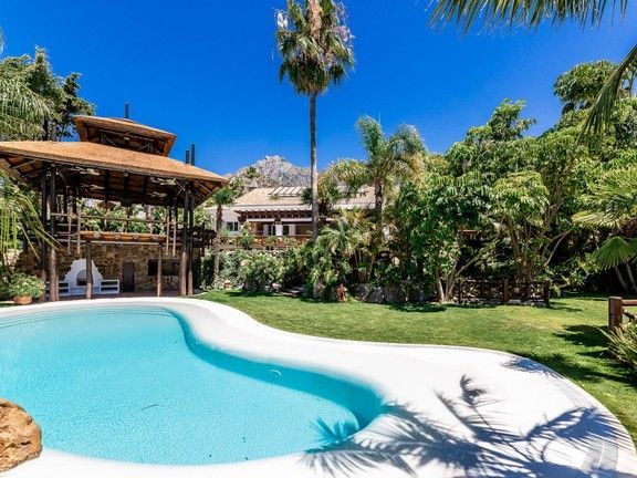 espectacular-villa-en-sierra-blanca (21)