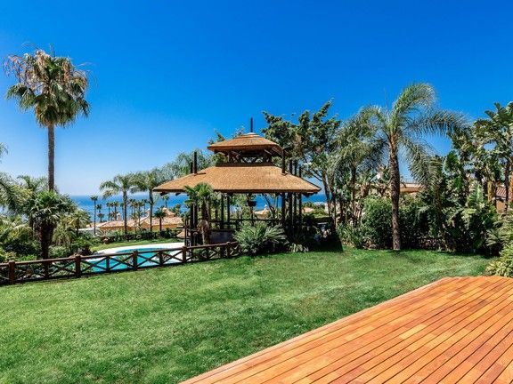 espectacular-villa-en-sierra-blanca (22)